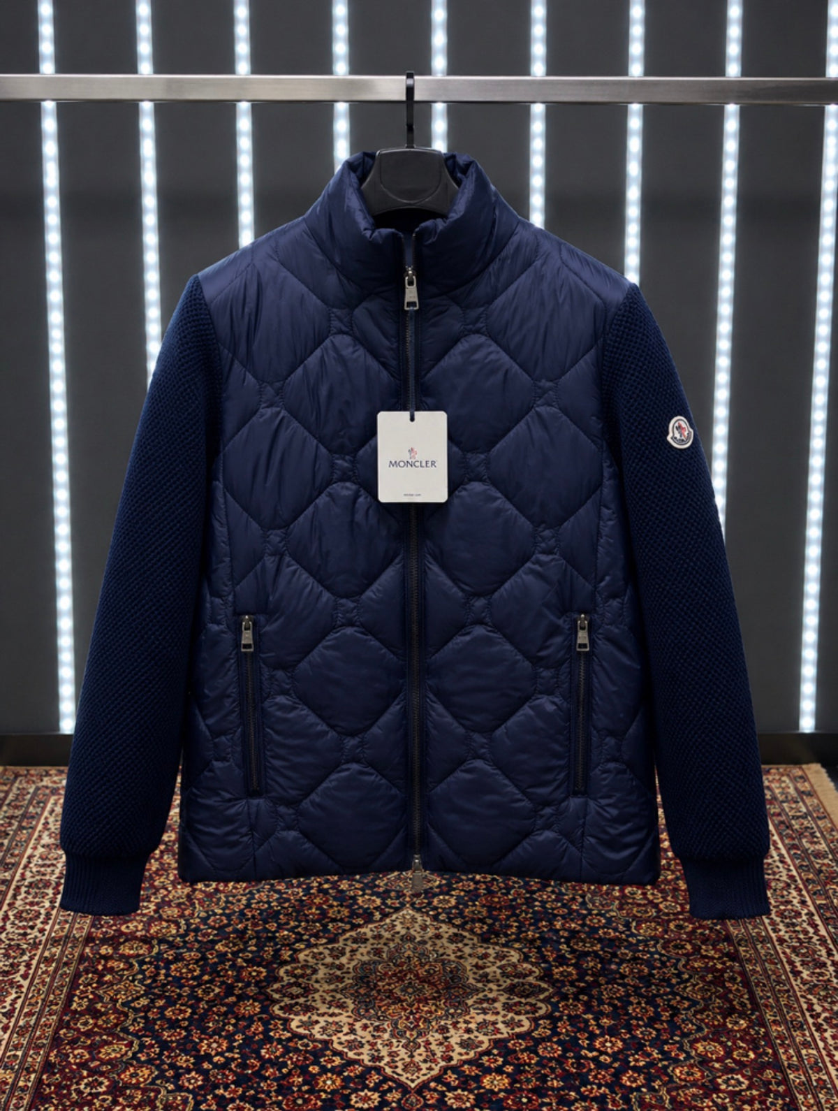 Moncler Kapitone Detaylı Triko Kollu Mont – Özel Seri