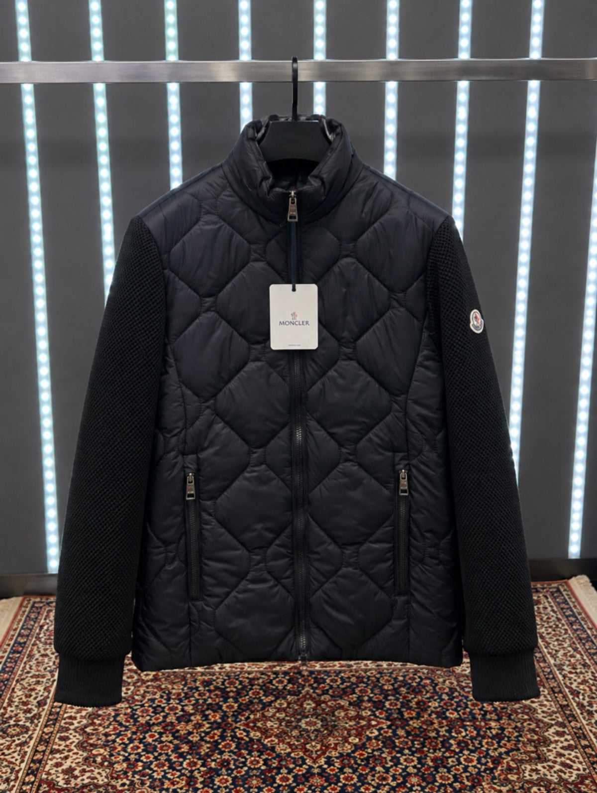 Moncler Kapitone Detaylı Triko Kollu Mont – Özel Seri