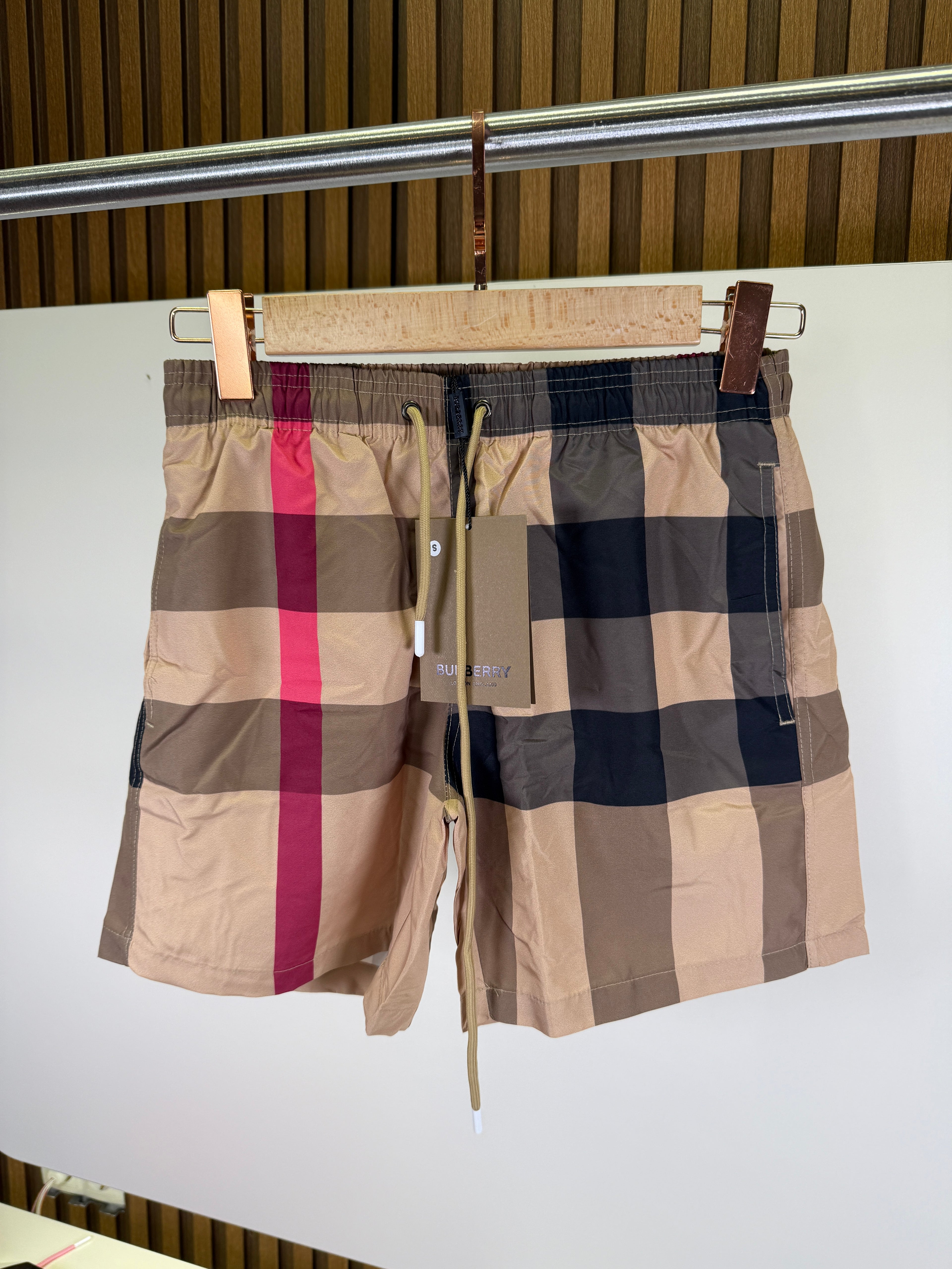 Burberry deniz şortu