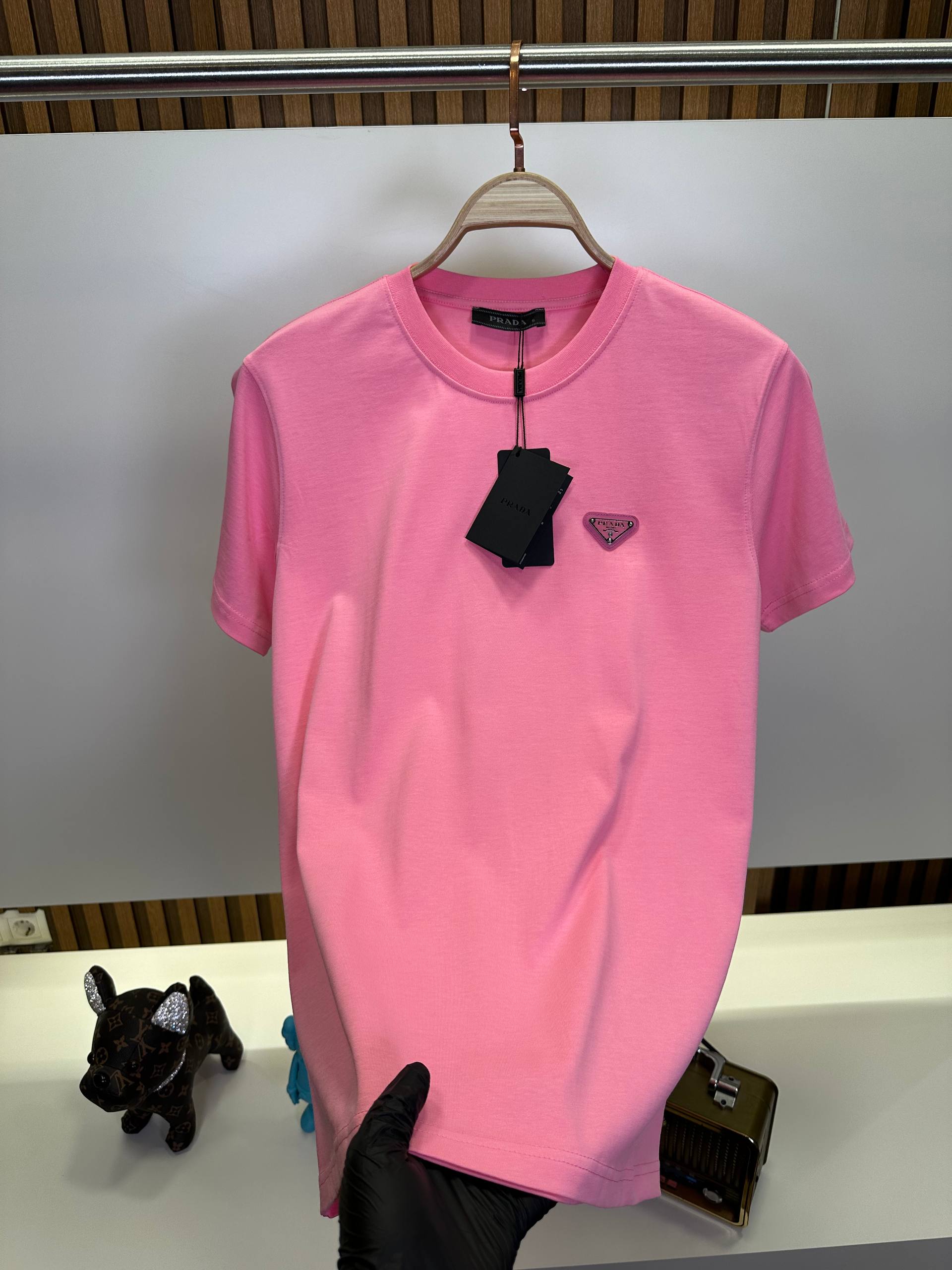 Prada Premium metal logo